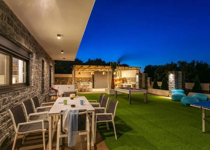 Tropicana By Villa *